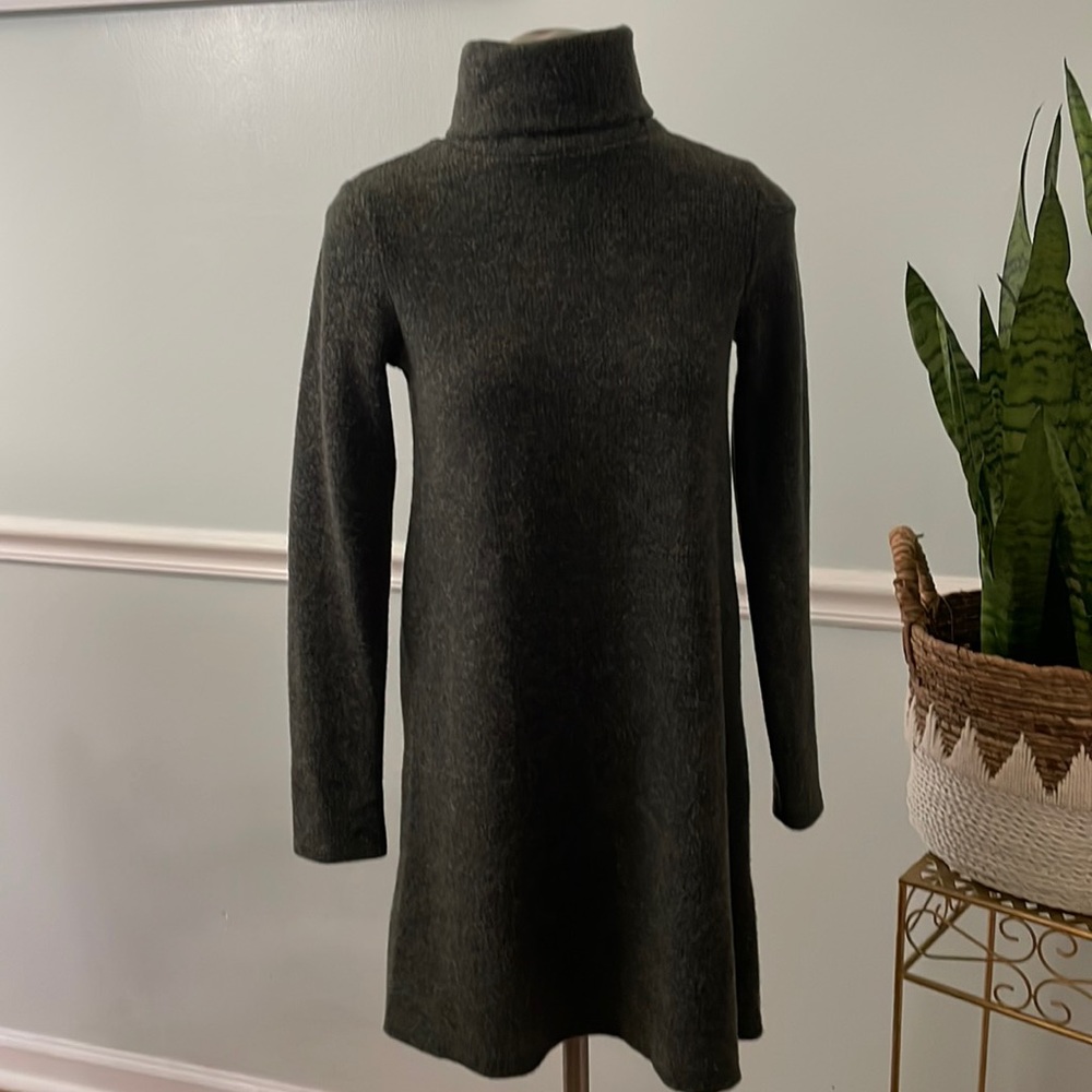 LULUS grey long sleeve sweater top , turtleneck size XS